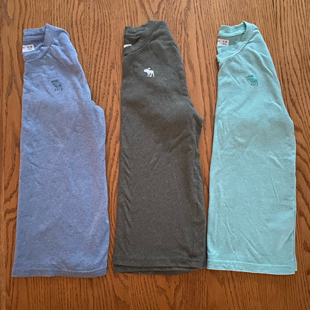 Lot of 3 Boys Abercrombie Kids t-shirts- size 9/10